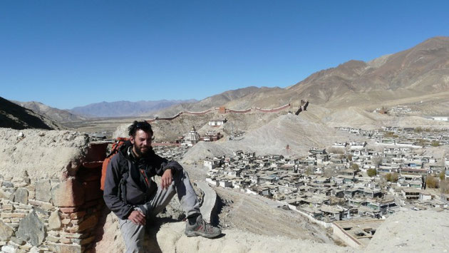 Vue sur le monastere et le quartier Tibetain de Gyantse depuis le fort de la ville