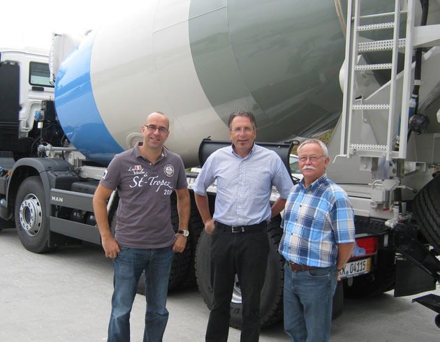 v.l. Jörg Drescher (KAWE), Herr Hossmann (Beton AG Basel), Dieter Kalinowski (KAWE)