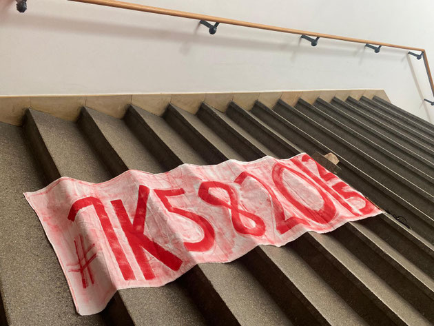 Aktenzeichen auf dem Weg in den Ratssaal