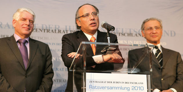 Präsident Dr. Dieter Graumann (Mitte) mit den beiden Vizepräsidenten Dr. Josef Schuster (l.) und Prof. Dr. Salomon Korn (r.)