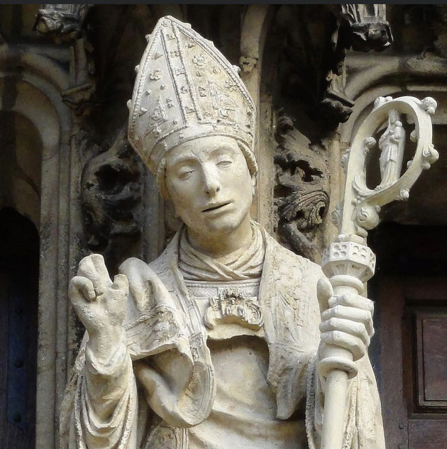 Statue de Saint Nicolas - grand portail de la basilique Saint-Nicolas-de-Port en Lorraine
