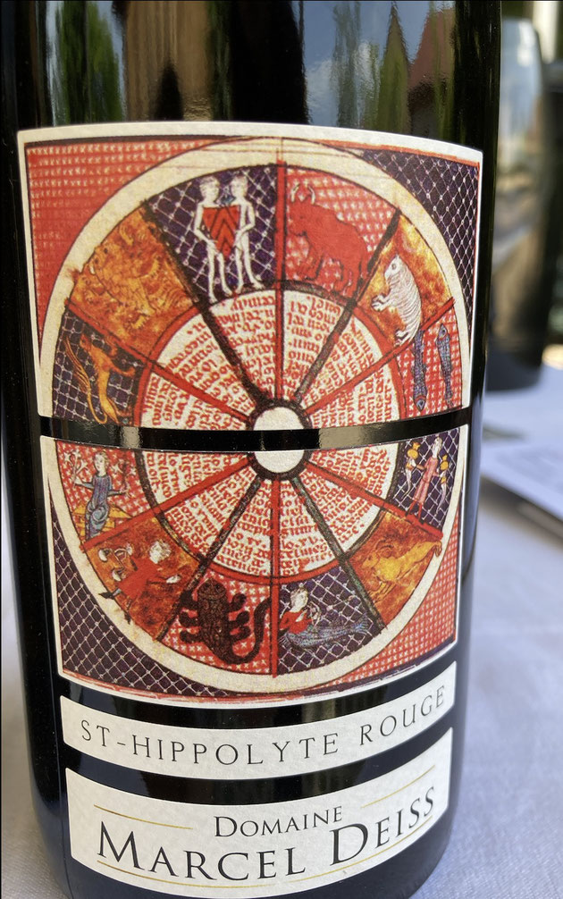 Le vignoble rouge de Saint-Hippolyte s’étend sur les pentes sud de la commune. Le Domaine Marcel Deiss nous invite à découvrir la profondeur et la complexité des Rouges d'Alsace de Terroir.