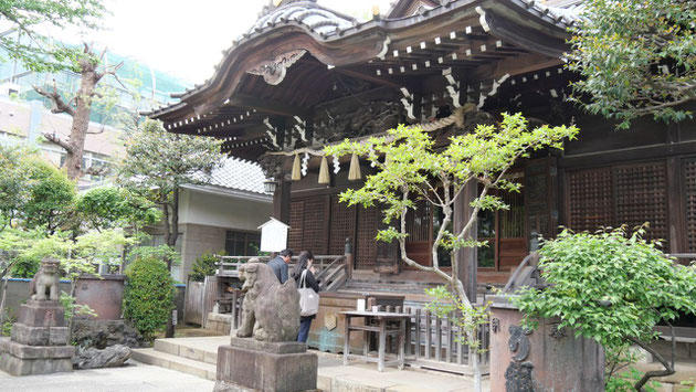 白山神社の本殿