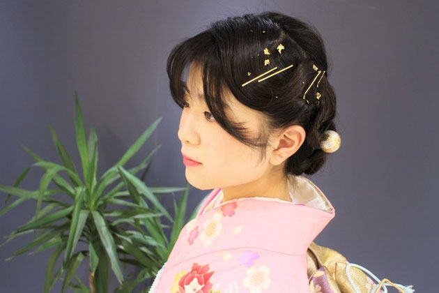 成人式で振袖をお召しになりました。金箔のアクセント