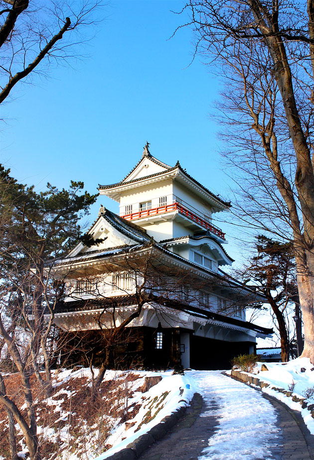 冬の千秋公園とミズモ8（久保田城 御隅櫓）