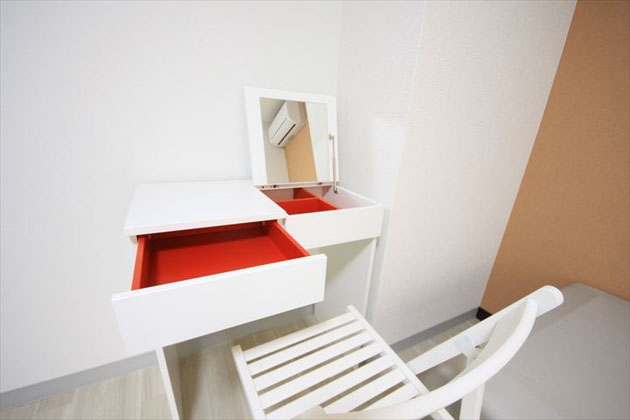 Room dresser