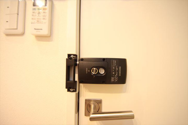 Digital auto lock of each room