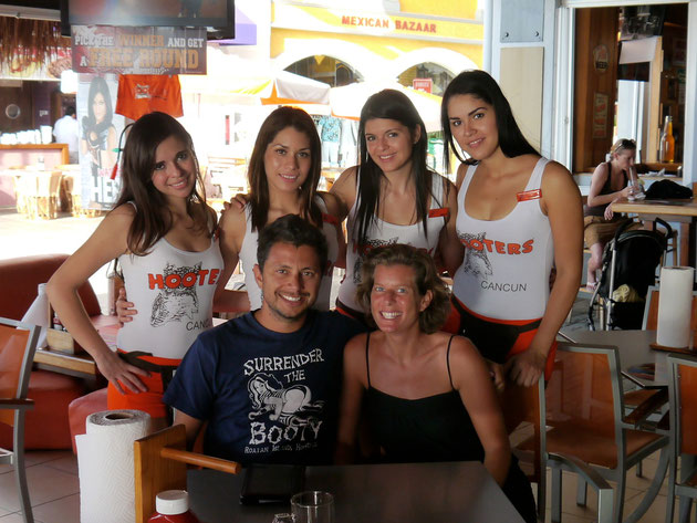 Hooters, Cancun - incredible food! (click to zoom)
