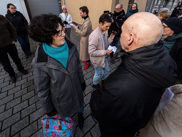 "SAFARI 2.0" final presentation of the performative research "Der Schmuckeremit im Edelsteingarten" with Ramon Graefenstein & Tanja Kodlin invited by Oliver Gather and Stadtbild Interventionen Köln Pulheim 2024 Foto Christian Ahlborn  