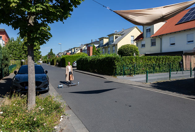 "Safari" Graefenstein- Kodlin -  Performance 15 min -  truck, hammock, mobile treadmill, powerbank, sound  -  Eiladung der Stadtbild.Intervention Köln Pulheim "Der Schmuckeremit im Edelsteingarten" von Oliver Gather