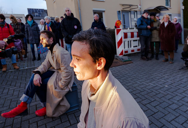 "SAFARI 2.0" final presentation of the performative research "Der Schmuckeremit im Edelsteingarten" with Ramon Graefenstein & Tanja Kodlin invited by Oliver Gather and Stadtbild Interventionen Köln Pulheim 2024 Foto Christian Ahlborn  
