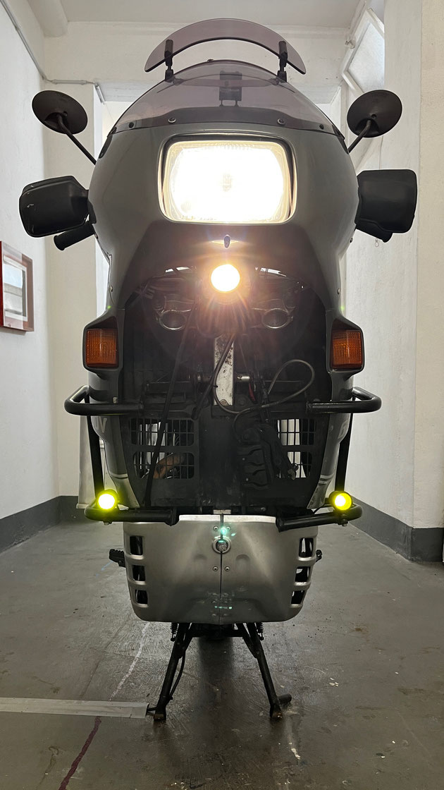 Ausstellungsdetail SI Gereonswall Köln CHIMÄRE or My Private "IdontKnow", 1989 Honda Transalp with missing front fork, 80 liters excravated earth