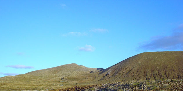 Montaña de las Agujas grandes y chicas por su parte trasera