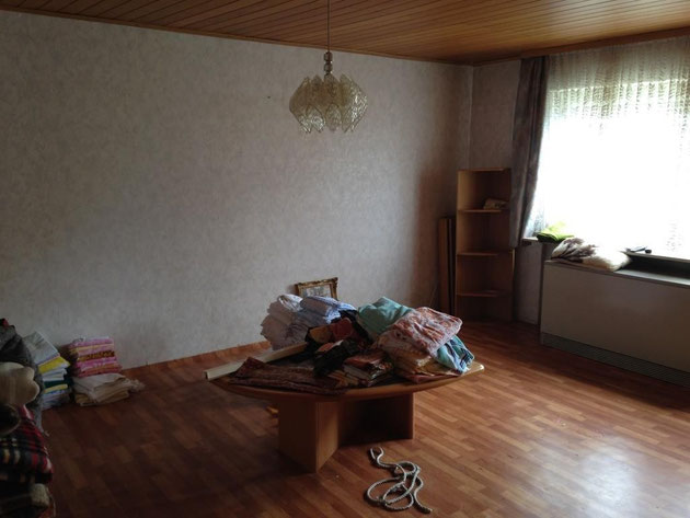 Prima...la solita casa della nonna piena di vecchie cose, invendibile