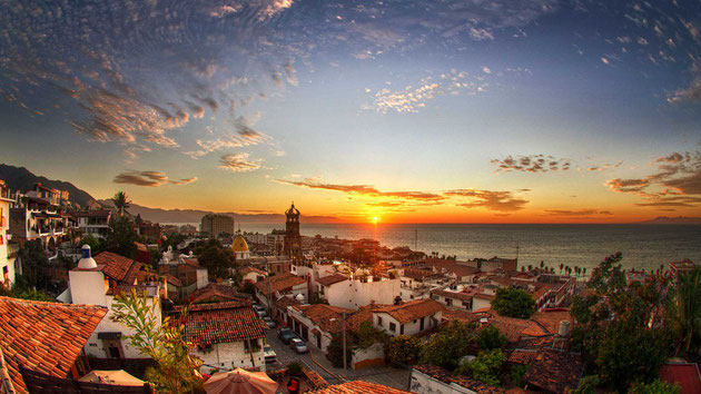 Renta-de-camionetas-con-chofer-para-viajar-a-Puerto-Vallarta-y-Nayarit-conexion-travel-2