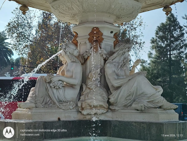 La Fuente de las Cuatro Estaciones fue instalada originalmente en 1861 y es obra de la empresa francesa Barbezat y Cía de Val D'Osne.