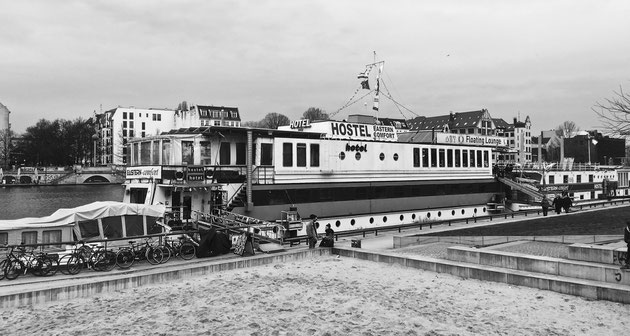 Hostel an der Spree, Mühlenstrasse, Nähe Oberbaumbrücke, 