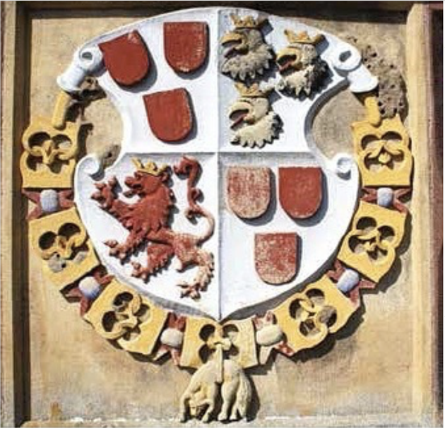 Les armoiries des Ribeaupierre avec le Collier de l'Ordre de la Toison d’Or au sommet de la Tour des Bouchers à Ribeauvillé