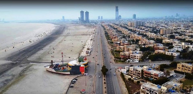 Karachi shoreline. Photo: pakiholic.com 