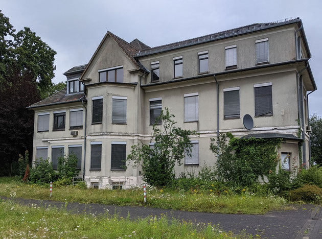 Die leerstehende und verfallende Villa 2021     (c) Heinz Maas