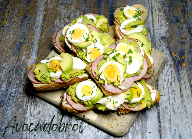 ja, auch bei zimtkringels gibt es manchmal Avocado mit Ei und Schinken aufm Brötchen