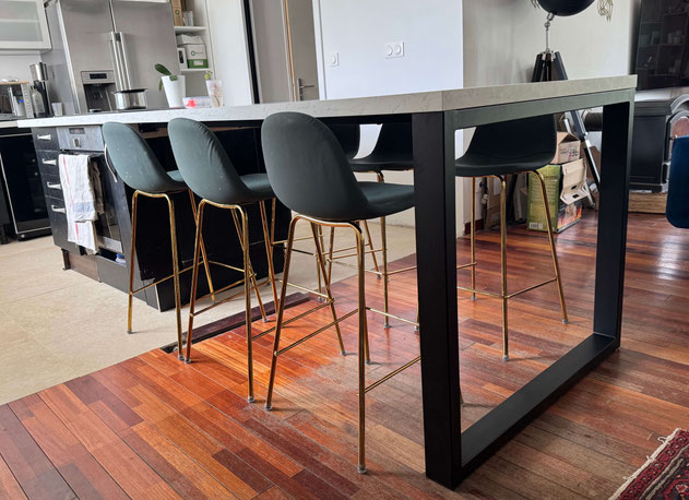 pied de table rectangulaire sur-mesure pour cuisine, avec traverse