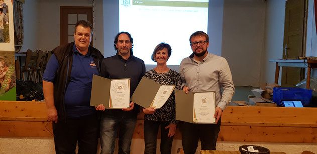 von links: Hans Weber (Vorsitzender BSJ im Landkreis), Gerhard Kreutmair, Anna Ermert, Maximilian Stettmeyr