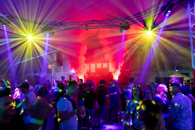 Tanzen Party DJ Feier Hochzeit