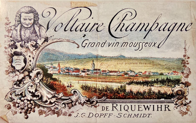Le "Voltaire Champagne – Grand Vin mousseux de Riquewihr" de J.G DOPFF-SCHMIDT qui nous rappelle que Voltaire avait en 1735 prêté un capital de 300 000 livres au duc Chartes-Eugène de Wurtemberg contre une rente viagère sur les biens seigneuriaux.