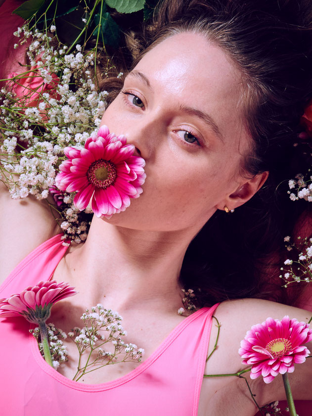 Editorial-inspiriertes Beauty Portrait mit professionellem Studio-Make-up