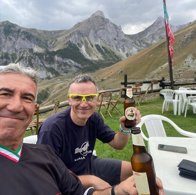 meritata birra al rifugio Carbonetto, ottimo rifugio di recente ristrutturazione, posto in località incantevole