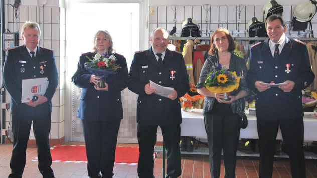 3 x 40 Jahre Feuerwehr – Christof Fehrs, Volker Krohn, Jan Bestmann (v.l.)