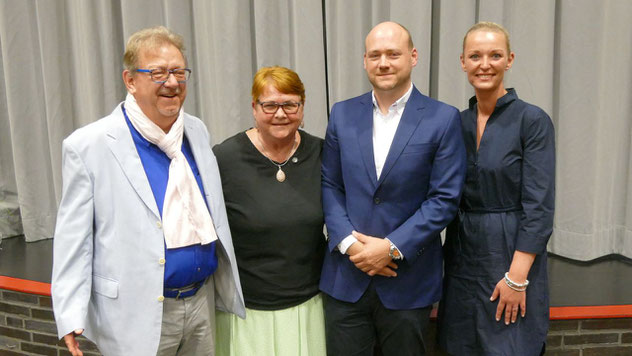 Ein seltenes Bild: Astrid Huemke mit ihrer Familie - Ehemann Ingo, Sohn Julian und Schwiegertochter Dr. Lisa Huemke