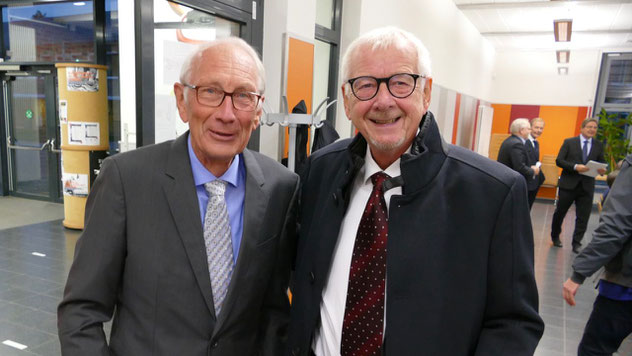 Trafen sich nach vielen Jahren einmal wieder: Der ehemalige Stadtrat Klaus Hensel (l.) und der langjährige Amtsleiter Ulrich Knees