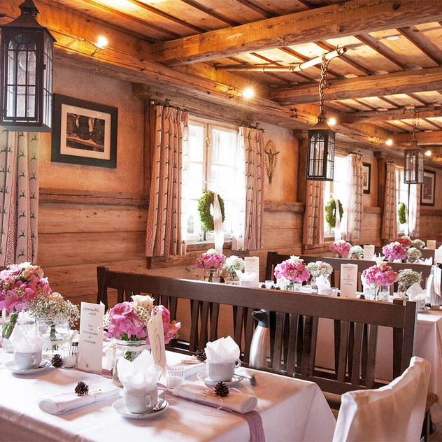 Der Oide Stoi – Gedeckter Tisch im historischen Ambiente