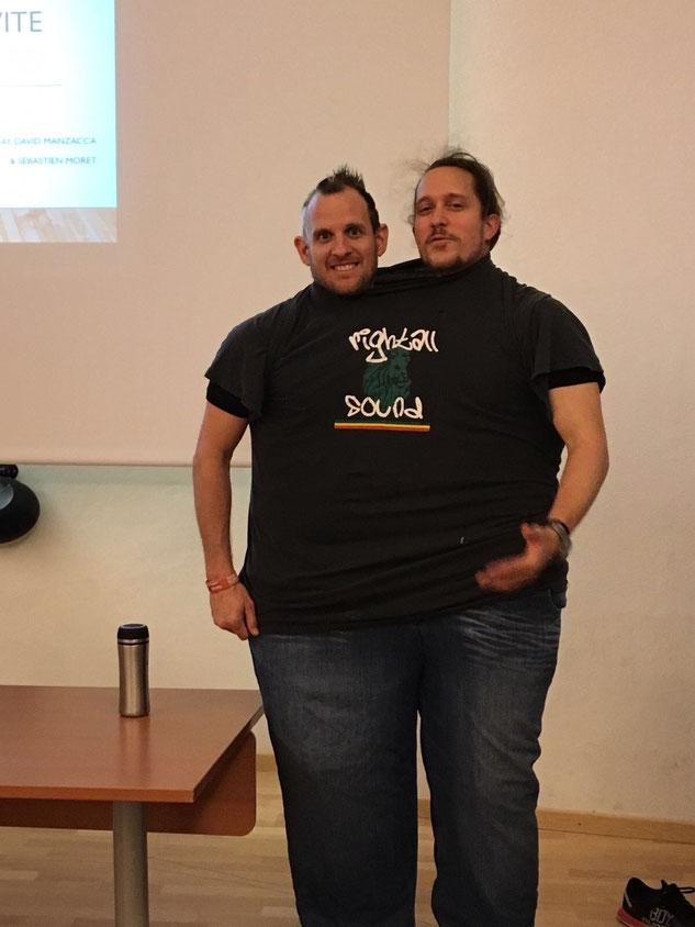 Cinq après-midis à parler de sport, de nutrition et de gestion du stress... Dans la joie et la bonne humeur! Ici, Yannick et Seb dans les anciens vêtements de David.