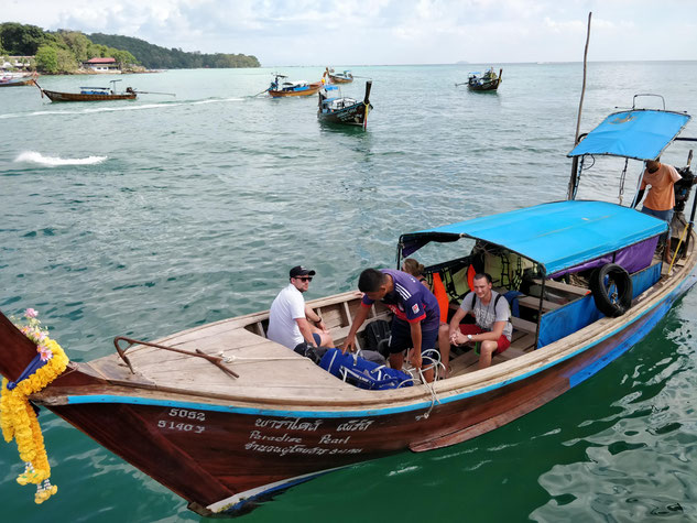 Un long tail boat, notre taxi des mers pour rejoindre notre hôtel