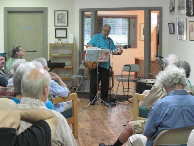 2013 Concert at Sheriah Books