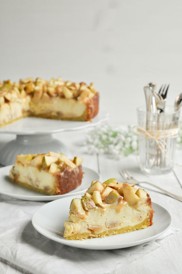 Apfel Cheesecake mit Karamellsoße und Marzipan, Thermomix
