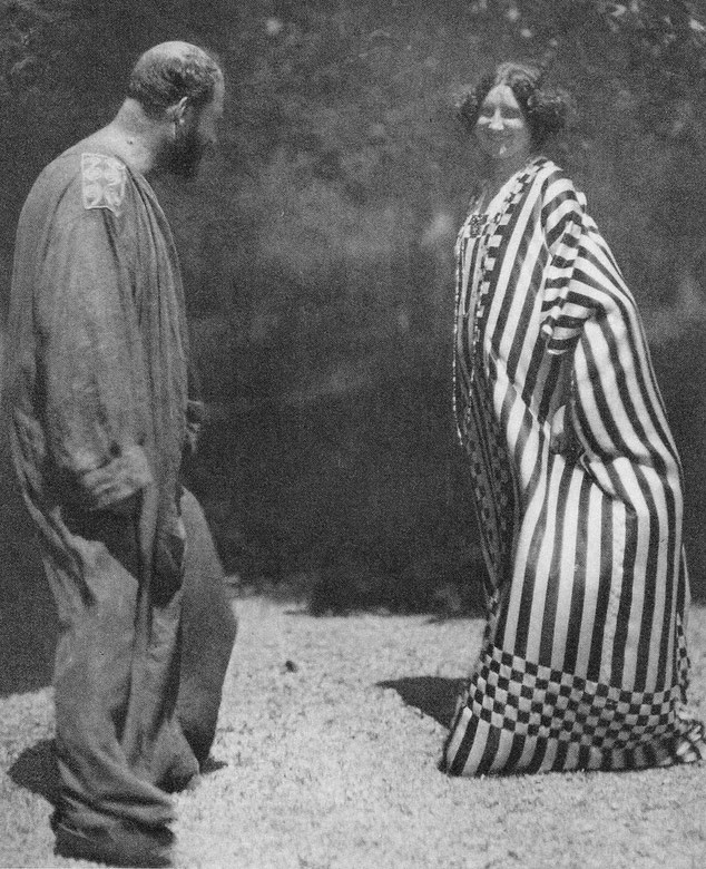 アッターゼのシェルフリングでのフレーゲとクリムト、ハインリッヒ・ベーラー撮影、1909年。