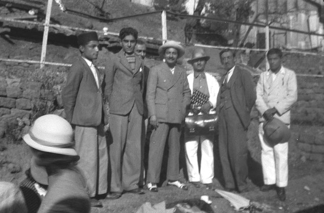 Nth. India : Kaka centre holding bag