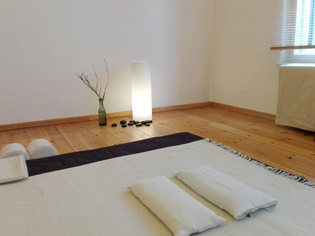 Futon: zur Behandlung mit Shiatsu liegen Sie auf dem bequemen Futon am Boden