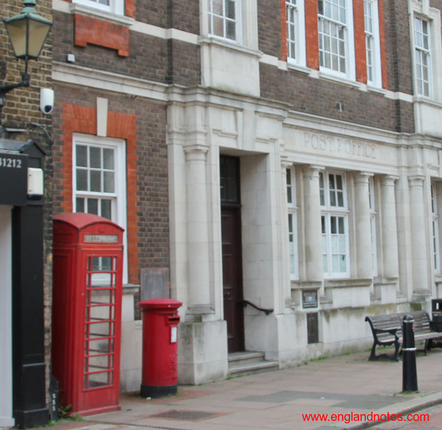 Geschichte der British Post, der britischen Post, High Street von Rochester, Kent, England, Großbritannien