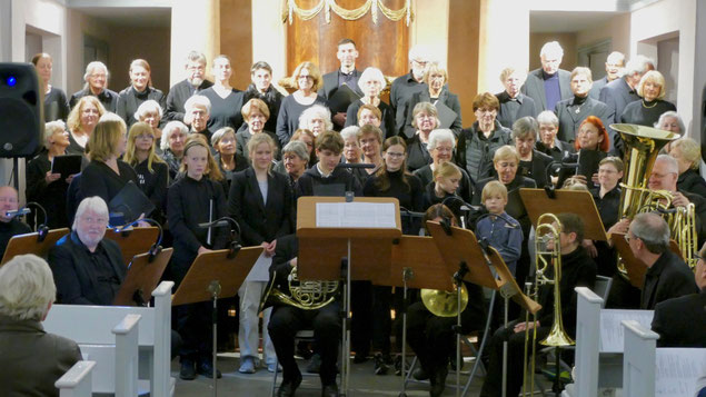 In großer Besetzung boten Kantorei und Instrumentalisten ein großartiges Konzert