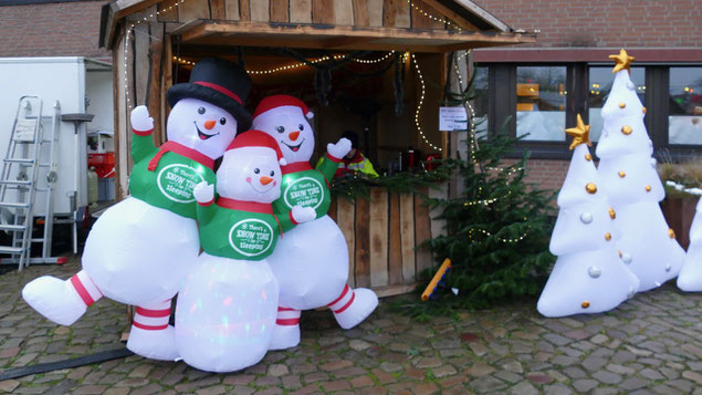 Wenn schon kein echter Schnee, dann jedenfalls diese Schneemänner