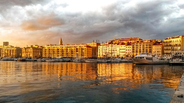 Port de Marseille au coucher du soleil (source: djedj)