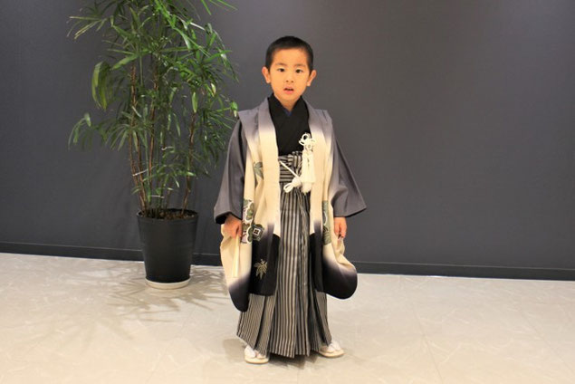 七五三の男の子。おめでとうございます。
