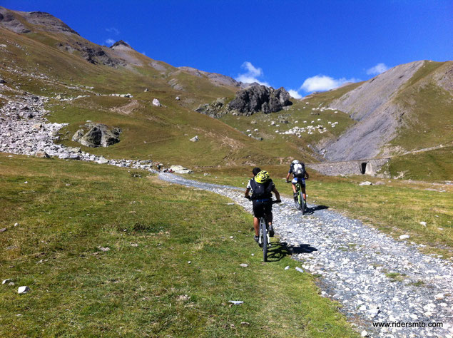 alzandoci di quota il terreno è smosso...richiede fatica!