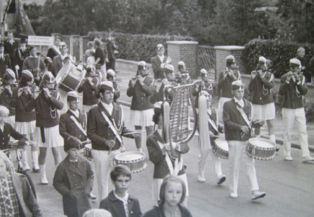 Der Spielmannszug beim ersten Landesmusikfest am 10.9. 1967 in Hohenwestedt konnte mit einem ersten Rang in der damaligen Jugendklasse nach Quickborn heimkehren. Reinhard Schaffarzyk sorgte für erste Erfolge und eine gute Vernetzung Foto: Spielmannszug