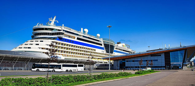 Sankt Petersburg Landgang visafrei AIDA im Passagierschiff Hafen